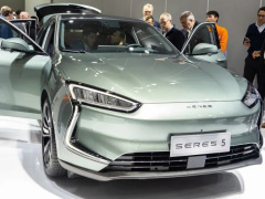 赛力斯发布海外新车型 SERES 5，新车订单超 2 万台