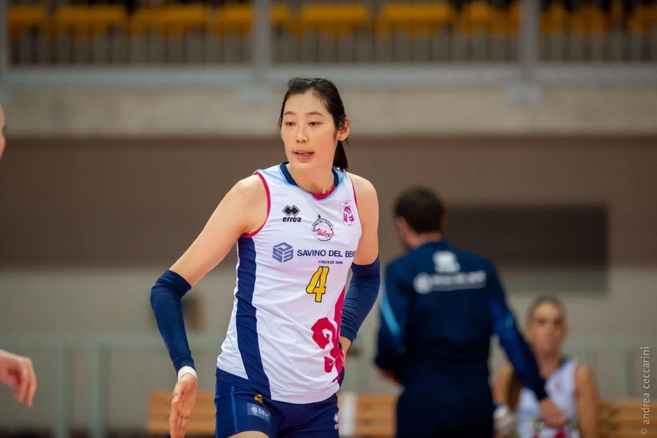姚迪首秀 意甲女排： 朱婷12分 斯坎迪奇客场3-1力挫对手闯关