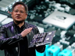 英伟达 CEO 黄仁勋：AI 填平数字鸿沟，人人都是程序员