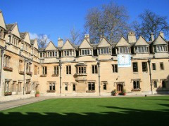 牛津剑桥解除 ChatGPT 禁令，英国 24 所顶尖高校发布详细使用原则