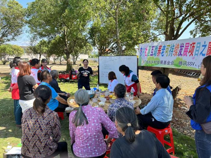 “老人照顾老人”，乡村互助养老何以持续？
