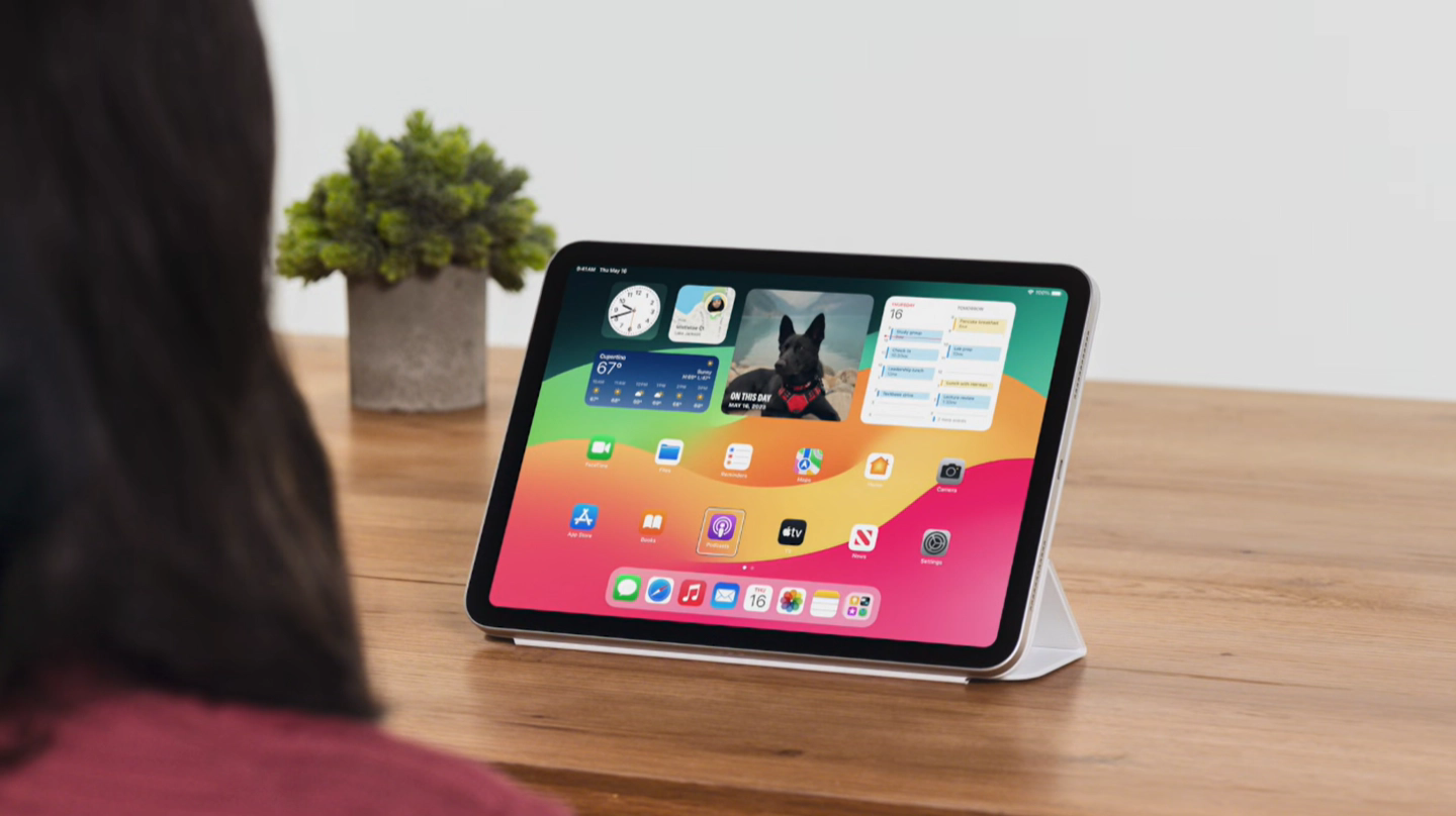 用眼睛就能操控 iPhone / iPad，苹果 iOS 18 / iPadOS 18 加入眼动追踪功能