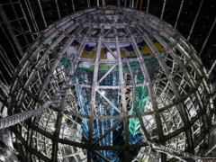 世界最大的单体有机玻璃球在广东江门全部建成：位于地下 700 米，探寻宇宙之初
